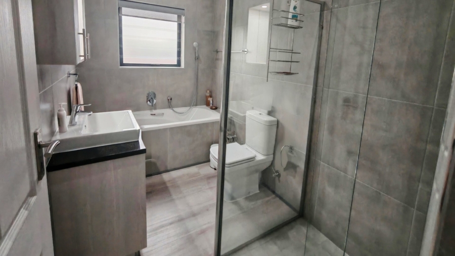 3 Bedroom Property for Sale in Reebok Western Cape